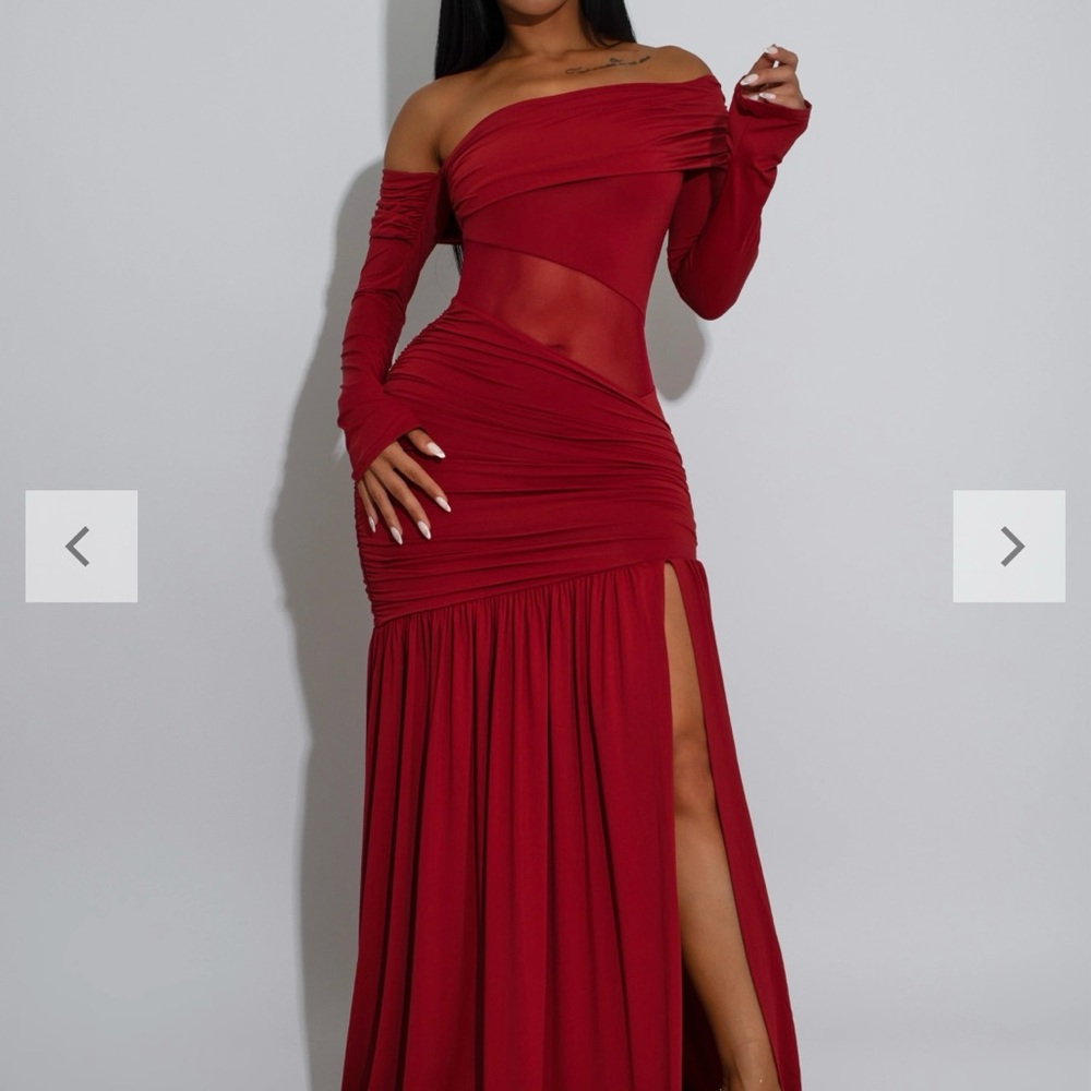 Elegant Red Off-Shoulder Evening Dress